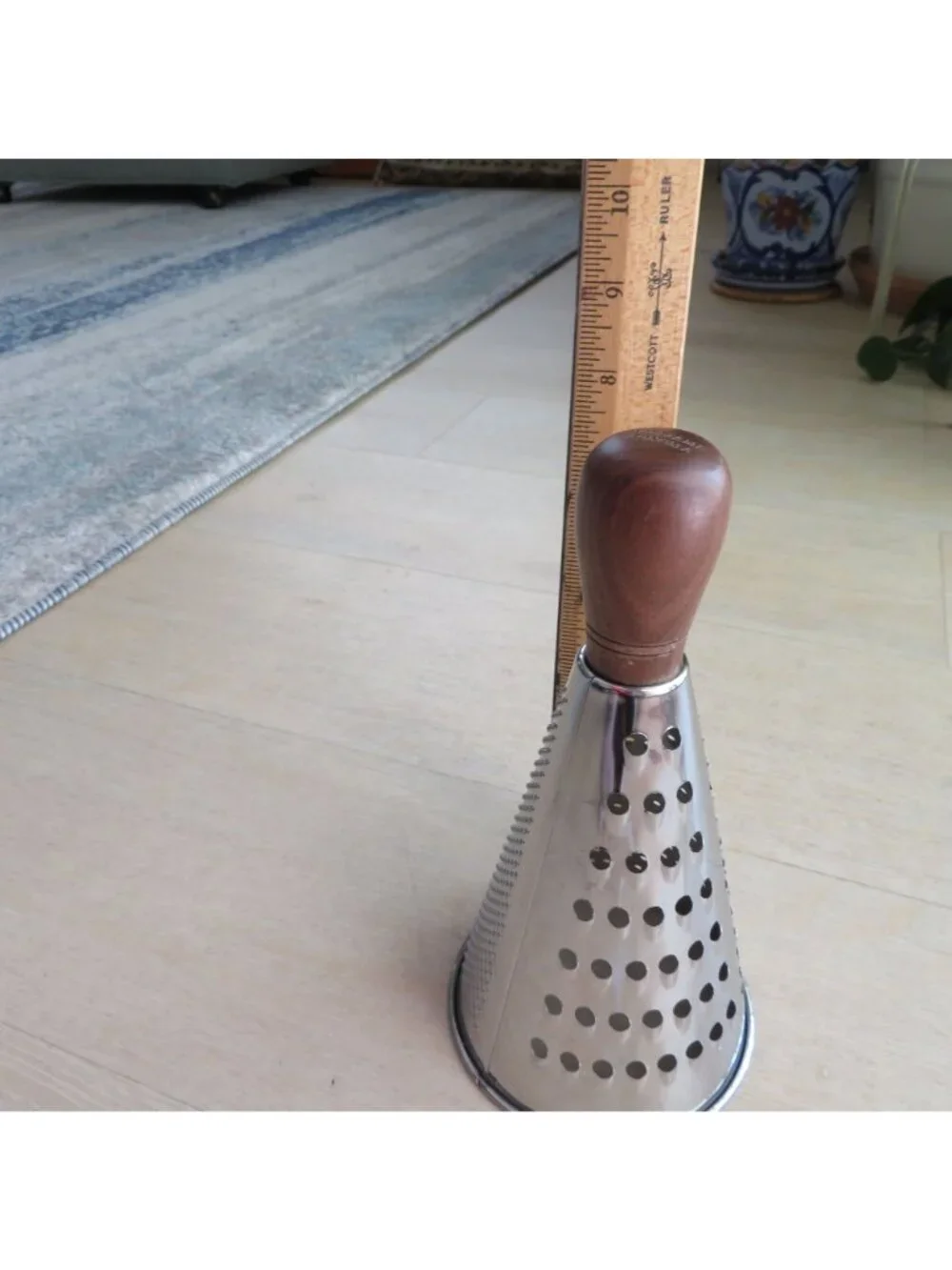 Williams Sonoma Stainless Steel Walnut Knob Handle Conical Cheese Grater Discont